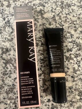 Mary Kay CC Cream - Very Light